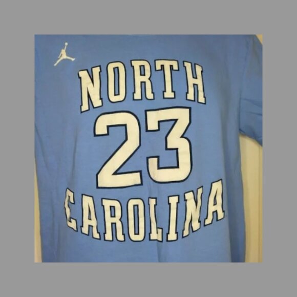SOLD Nike Men's Michael Jordan #23 North Carolina Tar Heels Name Number T-Shirt - Picture 2 of 4